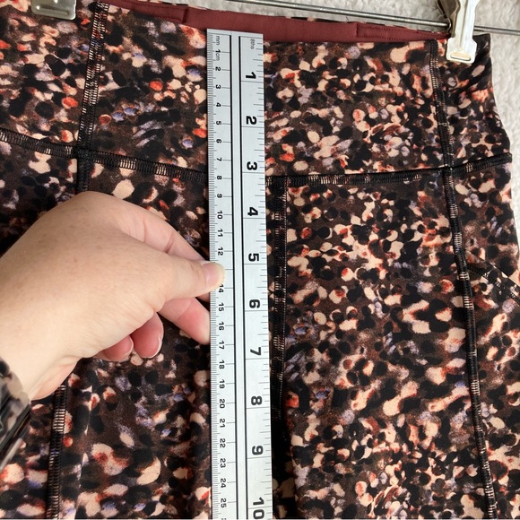 Lululemon Women's Invigorate workout pants yoga pants, Sz 2 - Picture 12 of 17